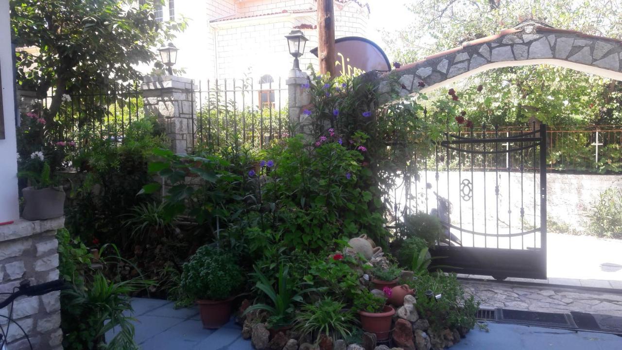Kakovatos Family Homes *
